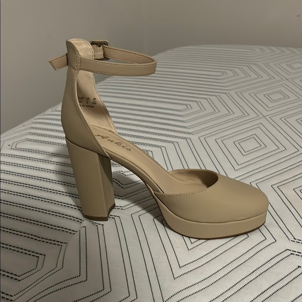 Tan Aukis heels, US women’s size 8